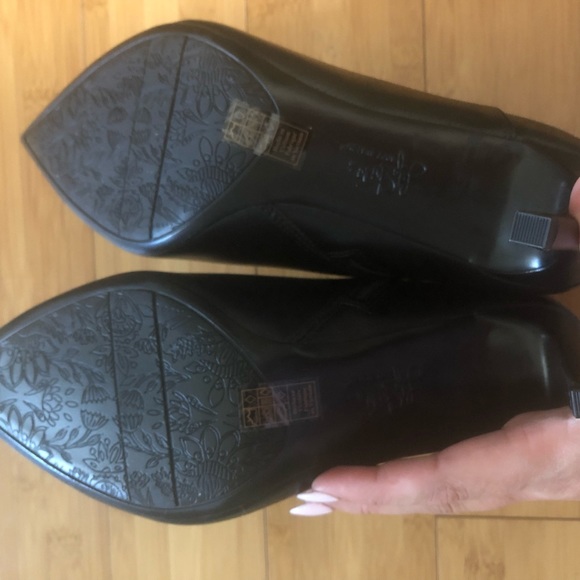 NWOT women’s high heel booties - Picture 4 of 6